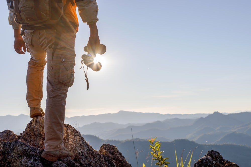Can Binoculars Hurt Your Eyes? – How to Safely Use - Pie Matrix