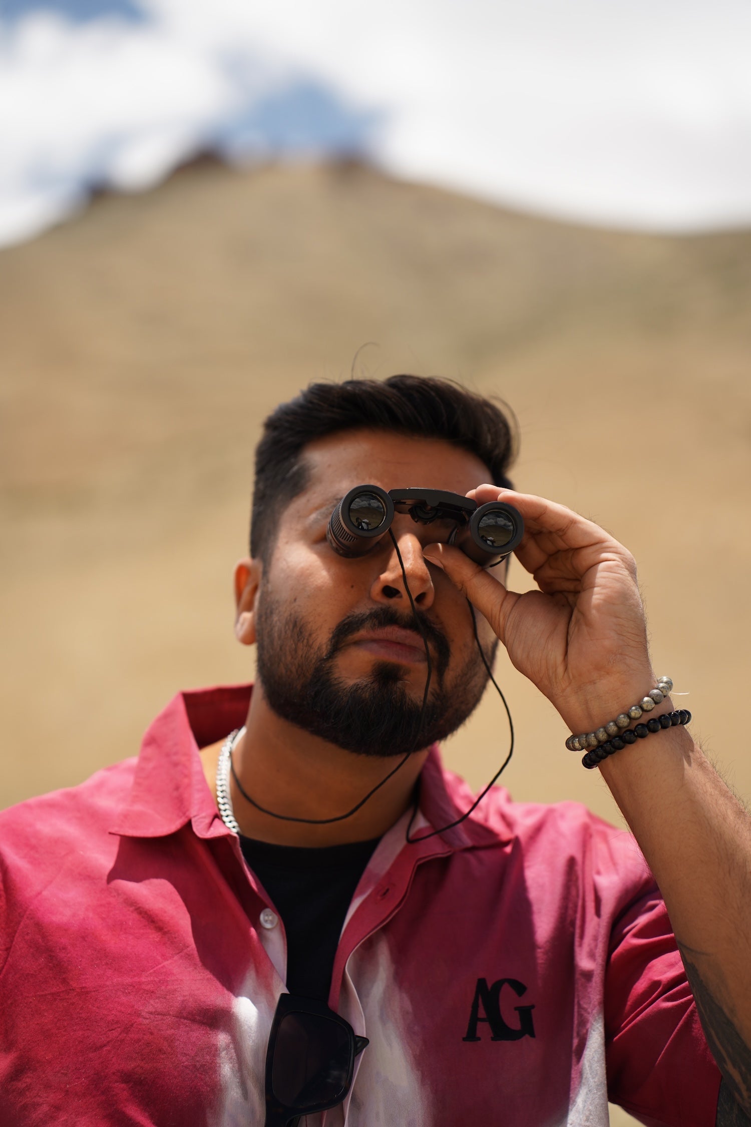 Portable and Compact Binoculars: Top Picks for On-the-Go Explorers - Pie Matrix