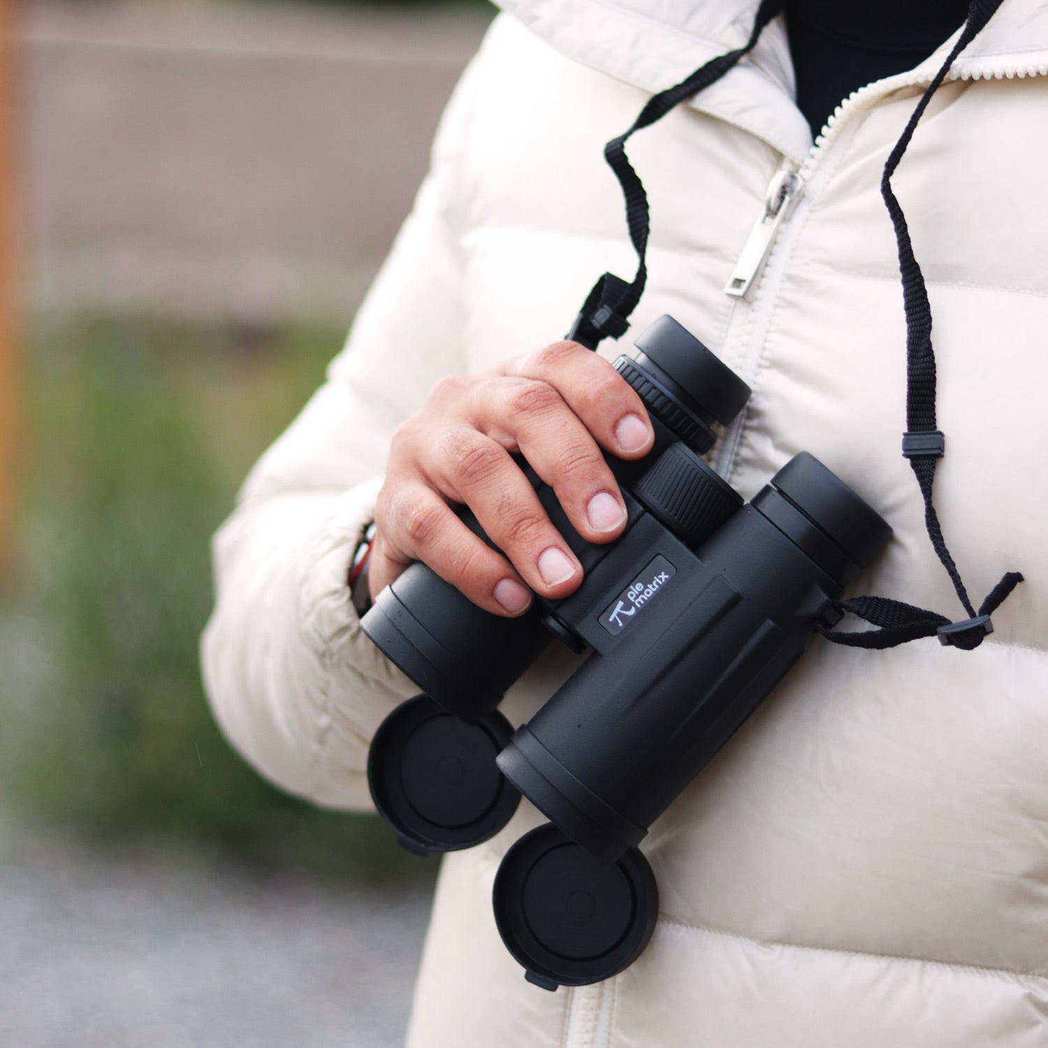 swift binocular in hand